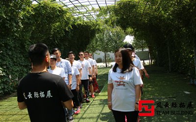 商学院户外团建拓展活动