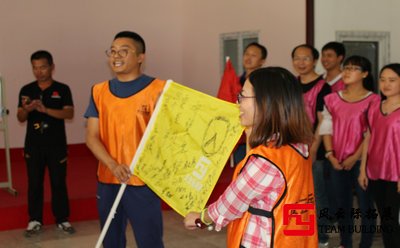 员工素质拓展培训报道