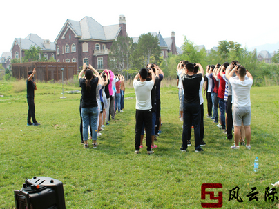 大学生素质拓展活动图