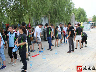 拓展训练项目雷区取水图片