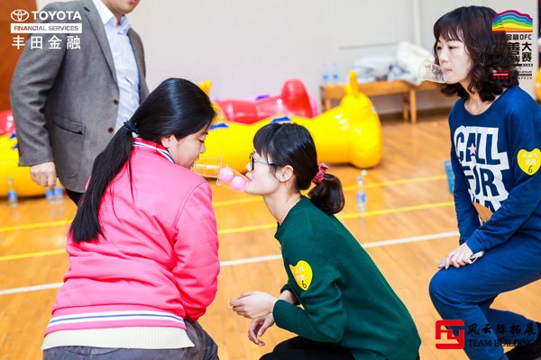 拓展训练项目纸杯传水图片高清 拓展训练项目纸杯传水图片高清