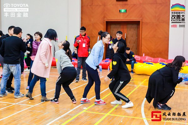 拓展训练项目纸杯传水图片高清 拓展训练项目纸杯传水图片高清