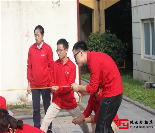 拓展训练项目击鼓颠球图片 拓展训练项目击鼓颠球图片