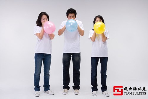 合力吹气球拓展互动游戏图片 合力吹气球拓展互动游戏图片