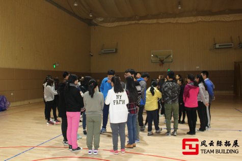团队拓展训练活动图片