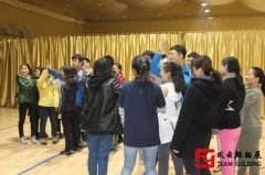 团队拓展训练帮助员工如何深入性思考？