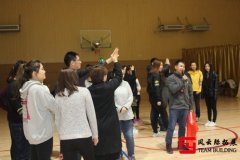 企业如何成功开展拓展训练活动呢？