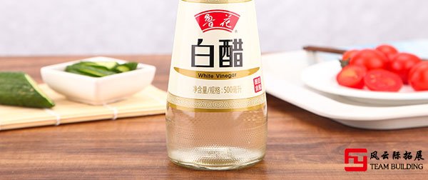 固定彩色跑衣服与鞋子上的粉末色料使用的白醋图解 固定彩色跑衣服与鞋子上的粉末色料使用的白醋图解
