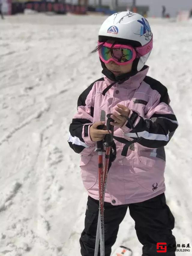 滑雪团建活动图片高清 滑雪团建活动图片高清