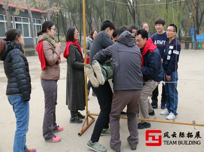 拓展项目穿越电网高清图片
