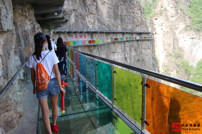 十渡东湖港景区-七彩栈道