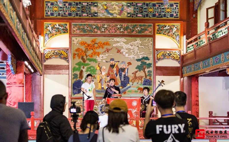 明星《撒贝宁、李思思》古北水镇一日团建体验“匠心精神”