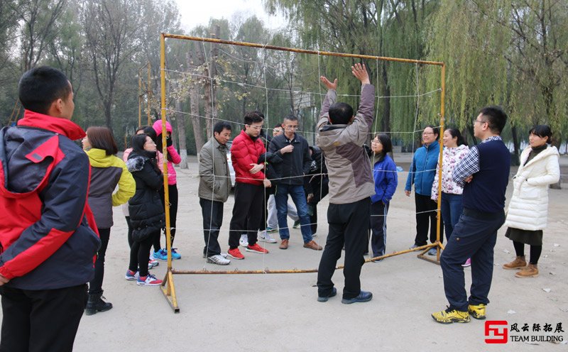 拓展训练项目「穿越电网」