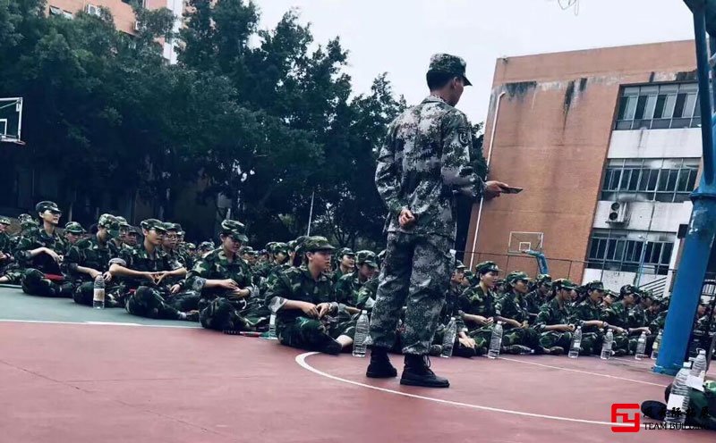 大学生军训 大学生军训