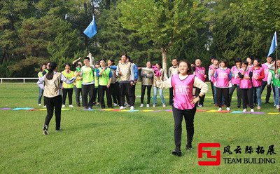 储备粮公司组织职工开展团队拓展训练活动