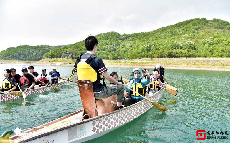 龙舟团建活动现场照片 龙舟团建活动现场照片