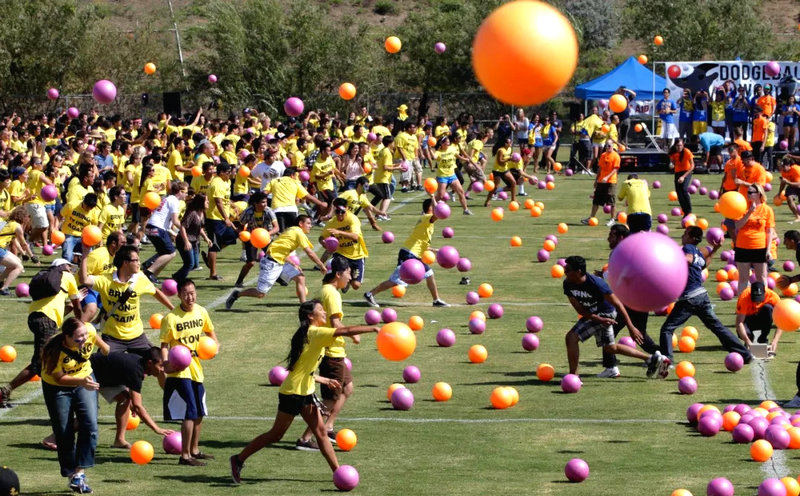 拓展项目躲避球